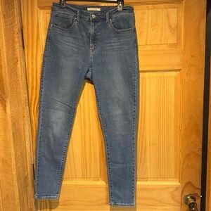 High rise Levi skinny jeans